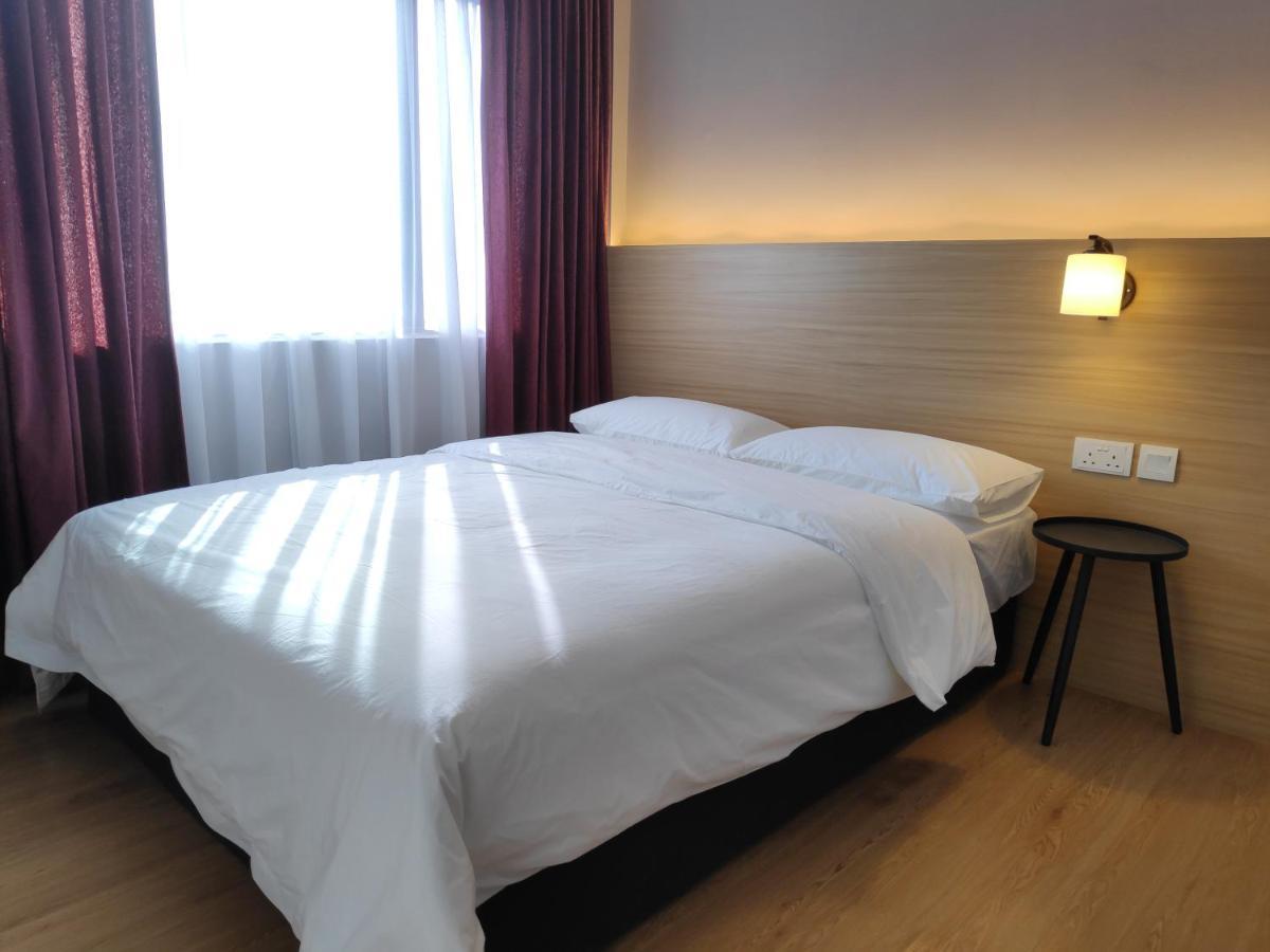 Ez Suites บันดาร์เสรีเบกาวัน ภายนอก รูปภาพ