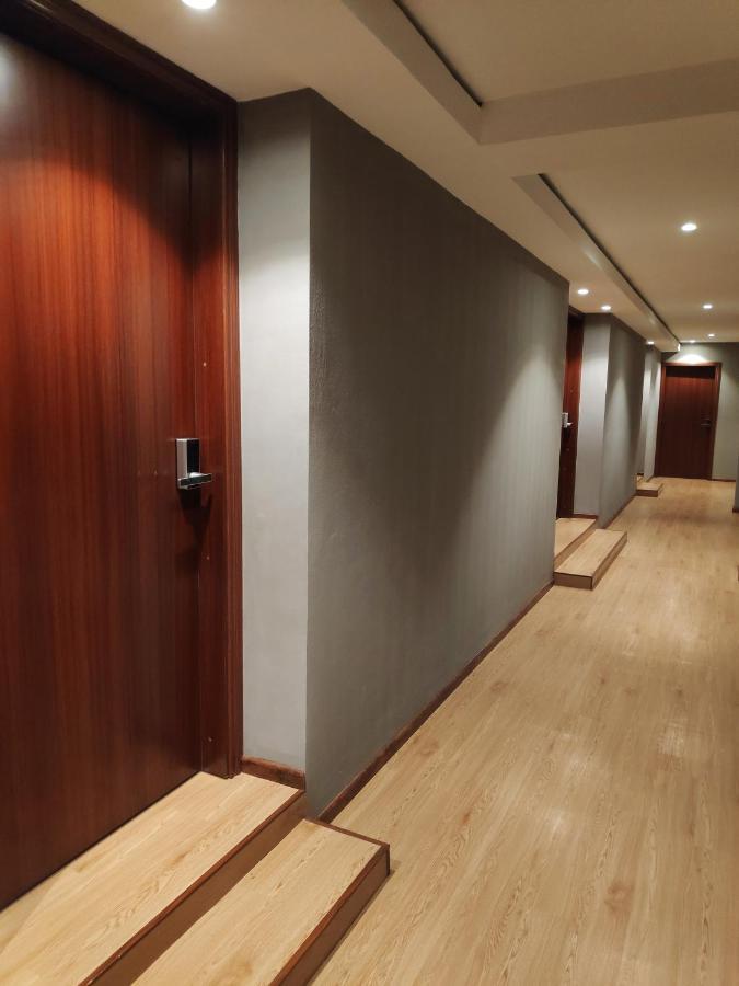 Ez Suites บันดาร์เสรีเบกาวัน ภายนอก รูปภาพ