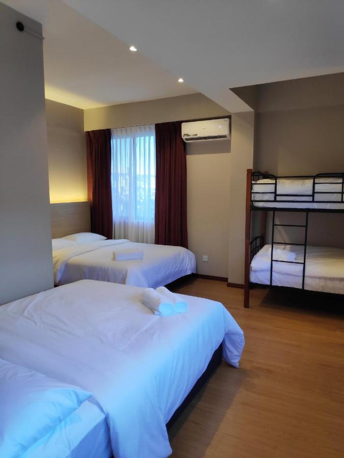 Ez Suites บันดาร์เสรีเบกาวัน ภายนอก รูปภาพ